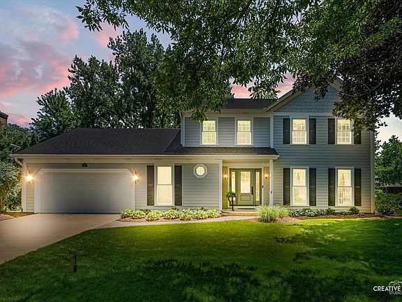 3rd image of 974 Merrimac Cir