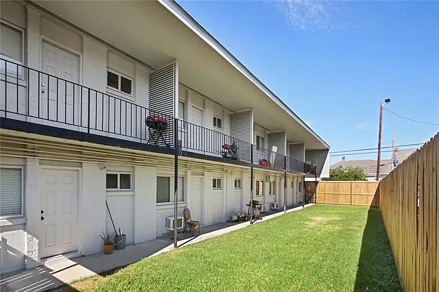 1 bed, 1.0 bath, 465 sqft, $895 — Photo 3
