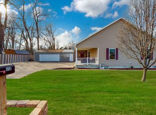 115 N Chestnut St, Wapella, IL 61777