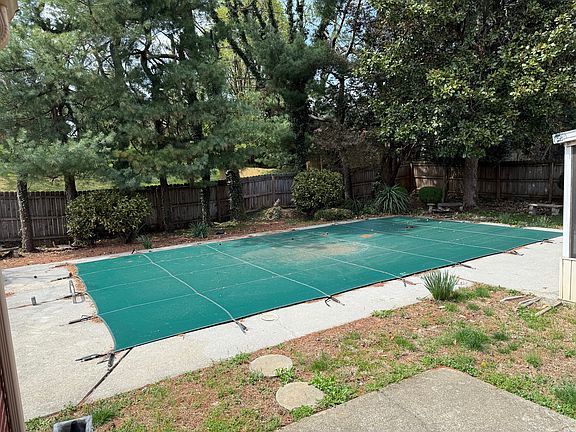 3rd image of 423 Highfield Rd