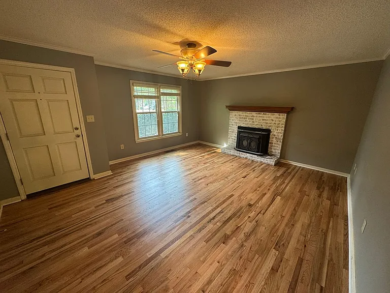 435 Brookstone Dr — Photo 3