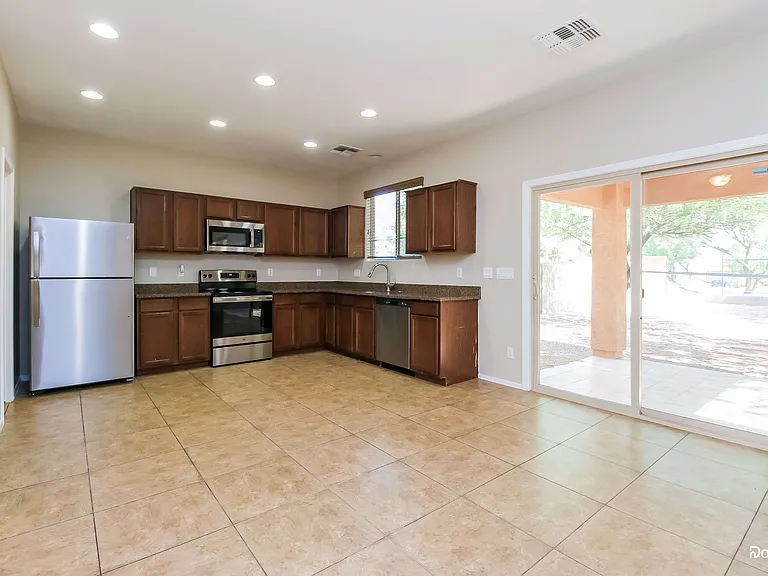 42480 W Santa Fe St — Photo 3
