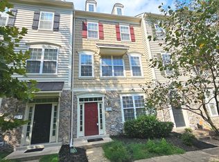 725 Chevington Ct, Woodbridge, VA 22191