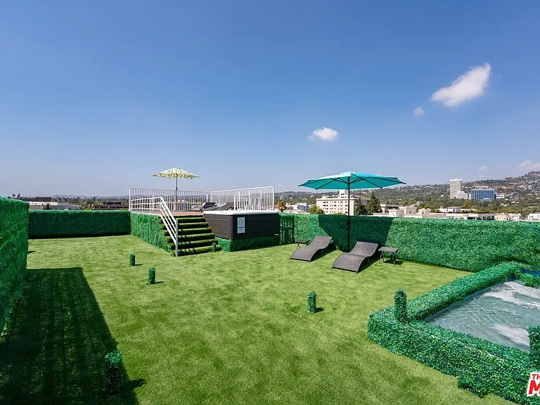 137 N Doheny Dr #3 — Photo 37