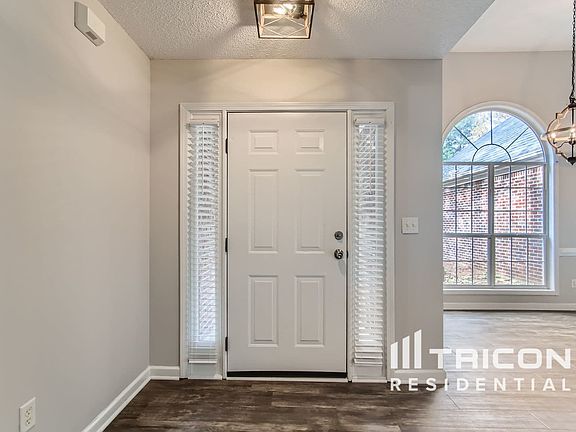 3rd image of 1207 Maplewood Cir