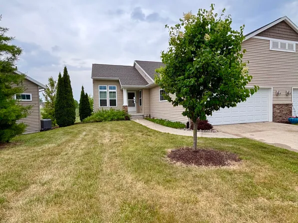 371 Barrington Cir, Lansing, MI 48917