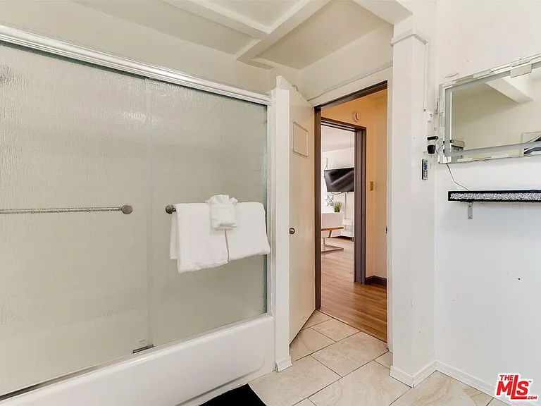 138 S Madison Ave — Photo 18