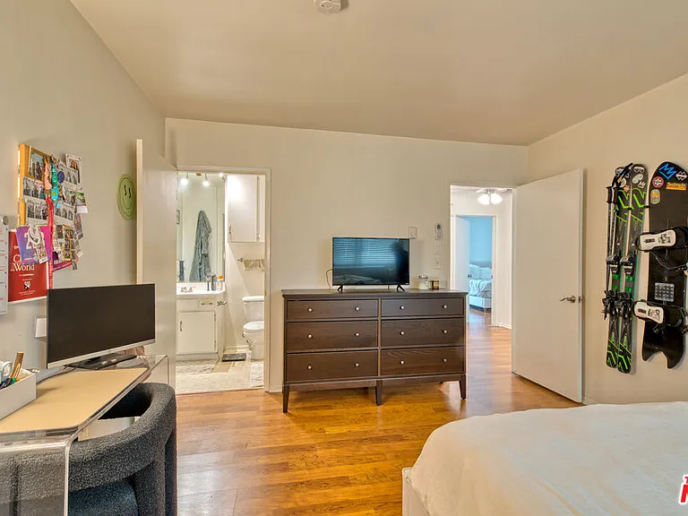 1524 Berkeley St #5 — Photo 12