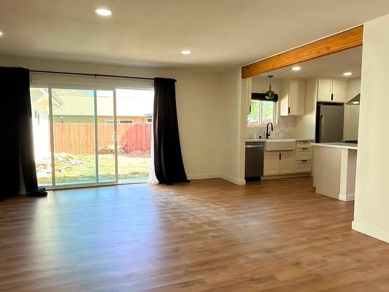 1811 Iris Way — Photo 22