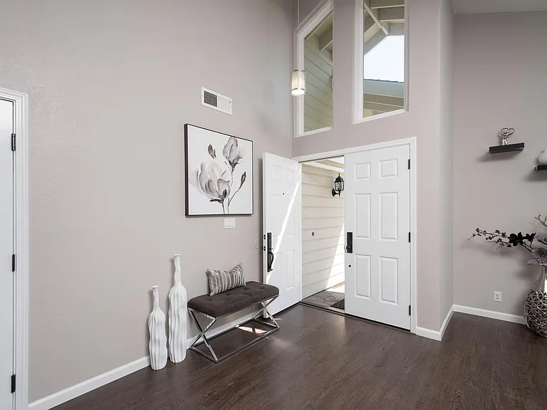 1126 Blythe St — Photo 3