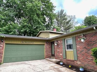 1004 Hollycrest Dr, Champaign, IL 61821