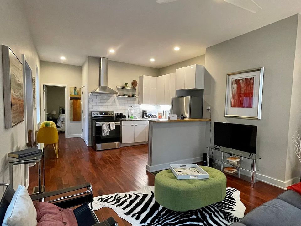 1st image of 121 Green St #1