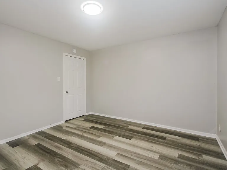 451929_022_main_bedroom_13274167.jpg