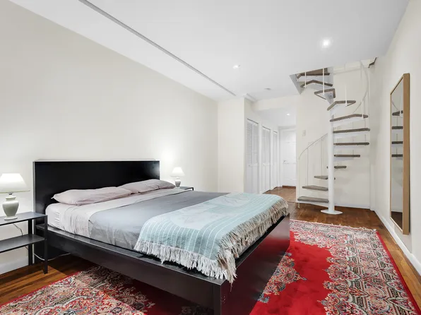 429 West 24th Street image 3 of 6