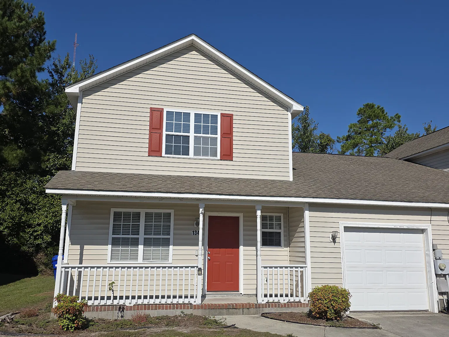 134 Lincoln Dr — Photo 1