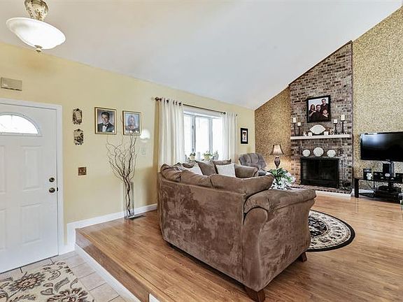 4th image of 1027 Kells Ct