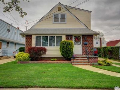516 N 9th Pl, New Hyde Park, NY, 11040