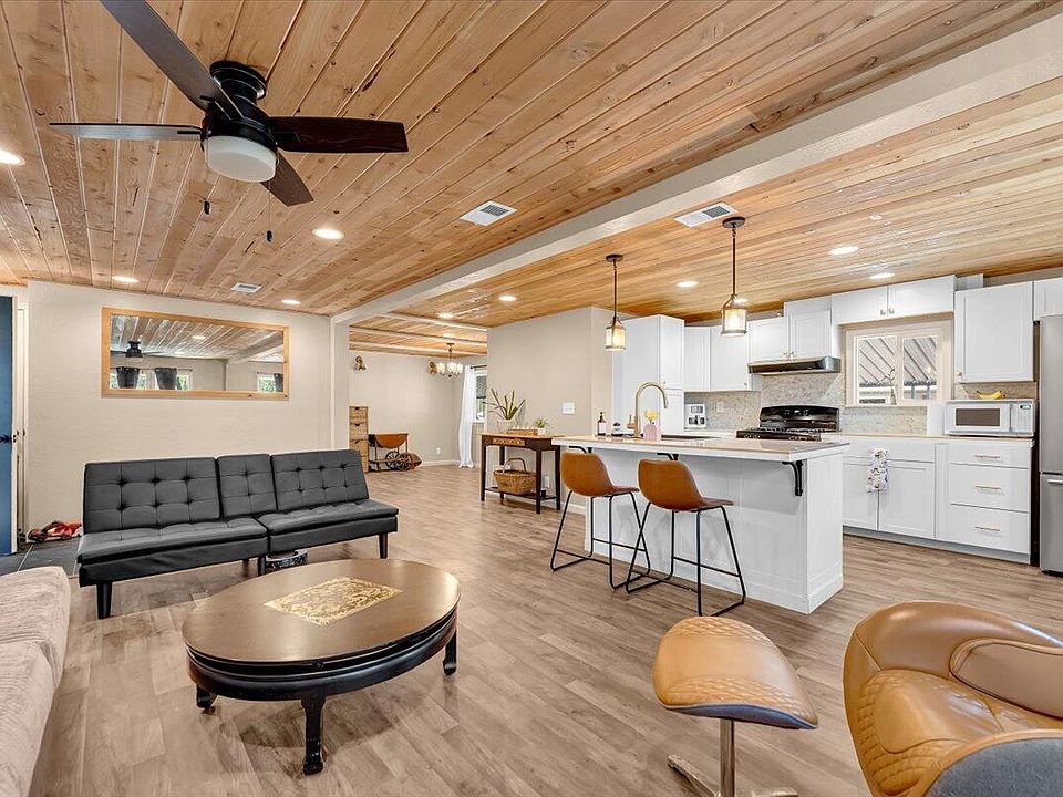 1st image of 821 Saint Marks St Space 11