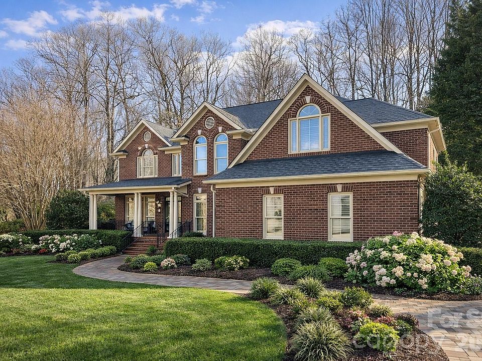 1st image of 154 Pin Oak Ln