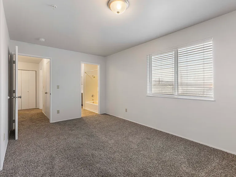 Aspen Heights Apartments — Photo 13