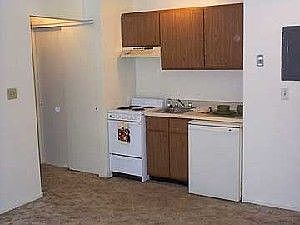450 Sq Ft open floor plan w/private bdrm