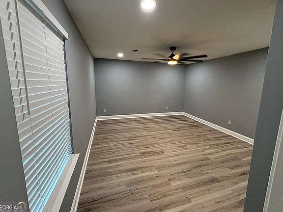 4th image of 859 Sheppard Rd
