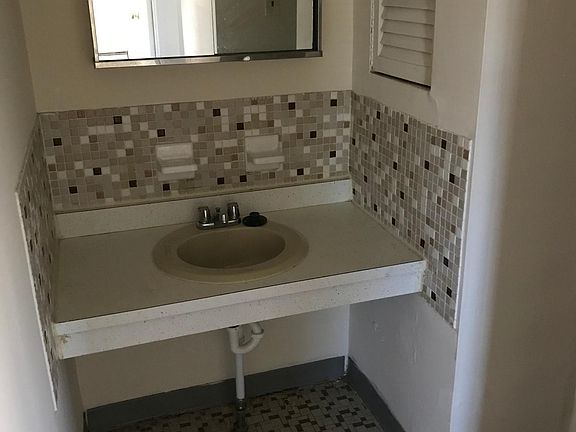 2nd image of 530 Knorr St APT 12