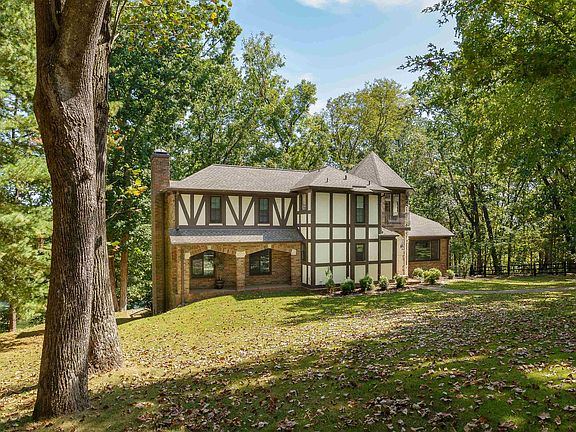 2nd image of 302 Riverwood Dr