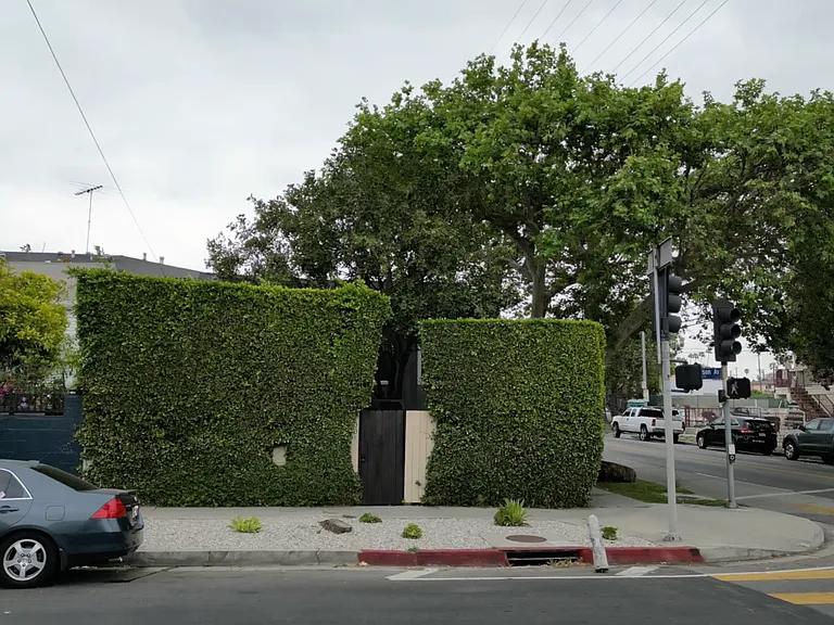 700 N Madison Ave — Photo 1