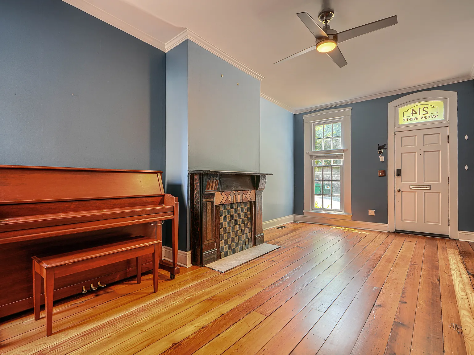 4 bed, 2300 sqft, $3,595 — Photo 3