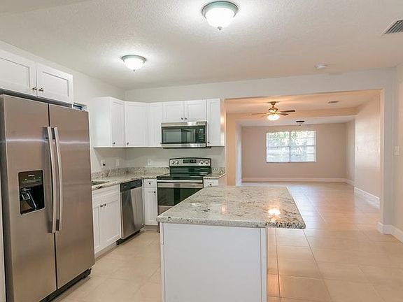 4th image of 1703 Marvy Ave