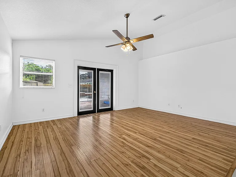 3105 Saint Clair Ave — Photo 16