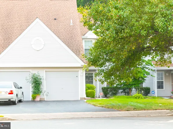 41 Magnolia Ct, Bordentown, NJ 08505