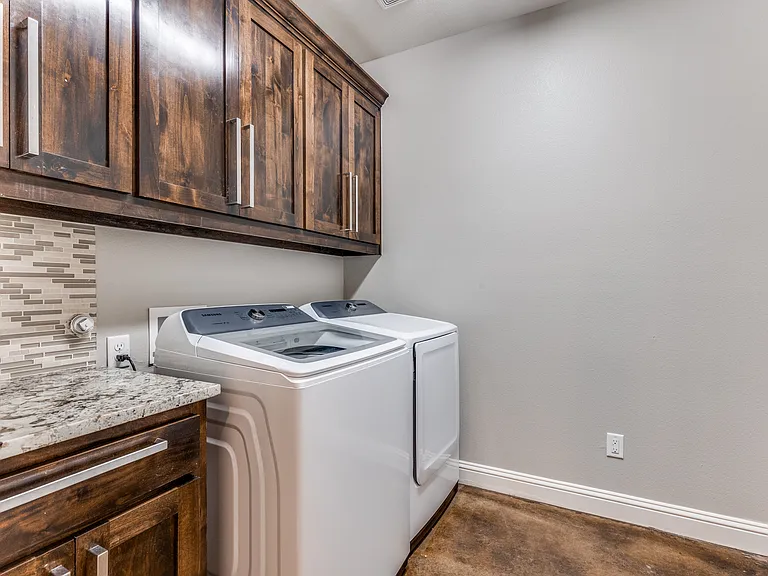 3141 Greene | Beautiful Home with all the luxuries of home | Laundry Room