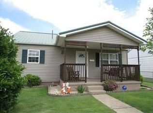 904 Washington Ave, Nitro, WV 25143