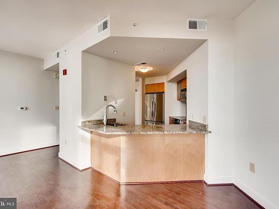 4th image of 675 President St Unit 1902