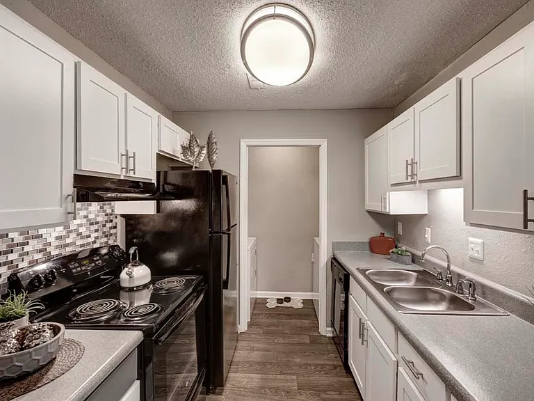 Harlowe Apartments — Photo 1