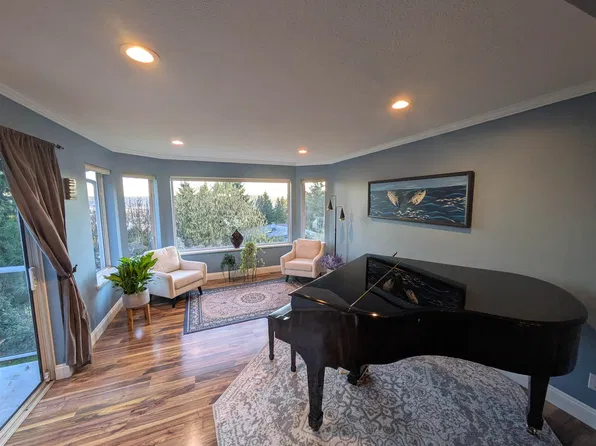 2532 Ashurst Ave, Coquitlam, BC V3K 5T4