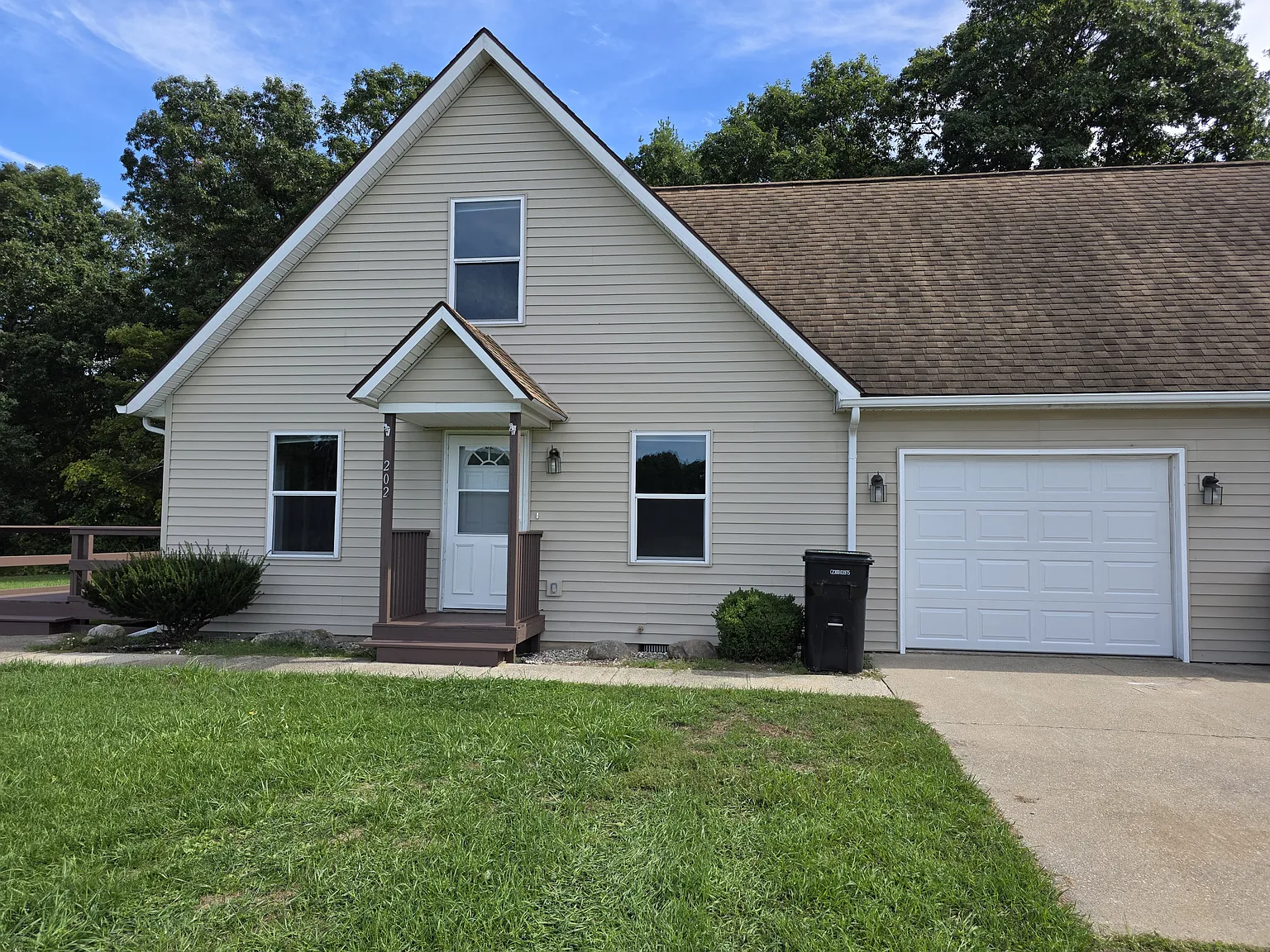 3 bed, 1500 sqft, $1,450 — Photo 1
