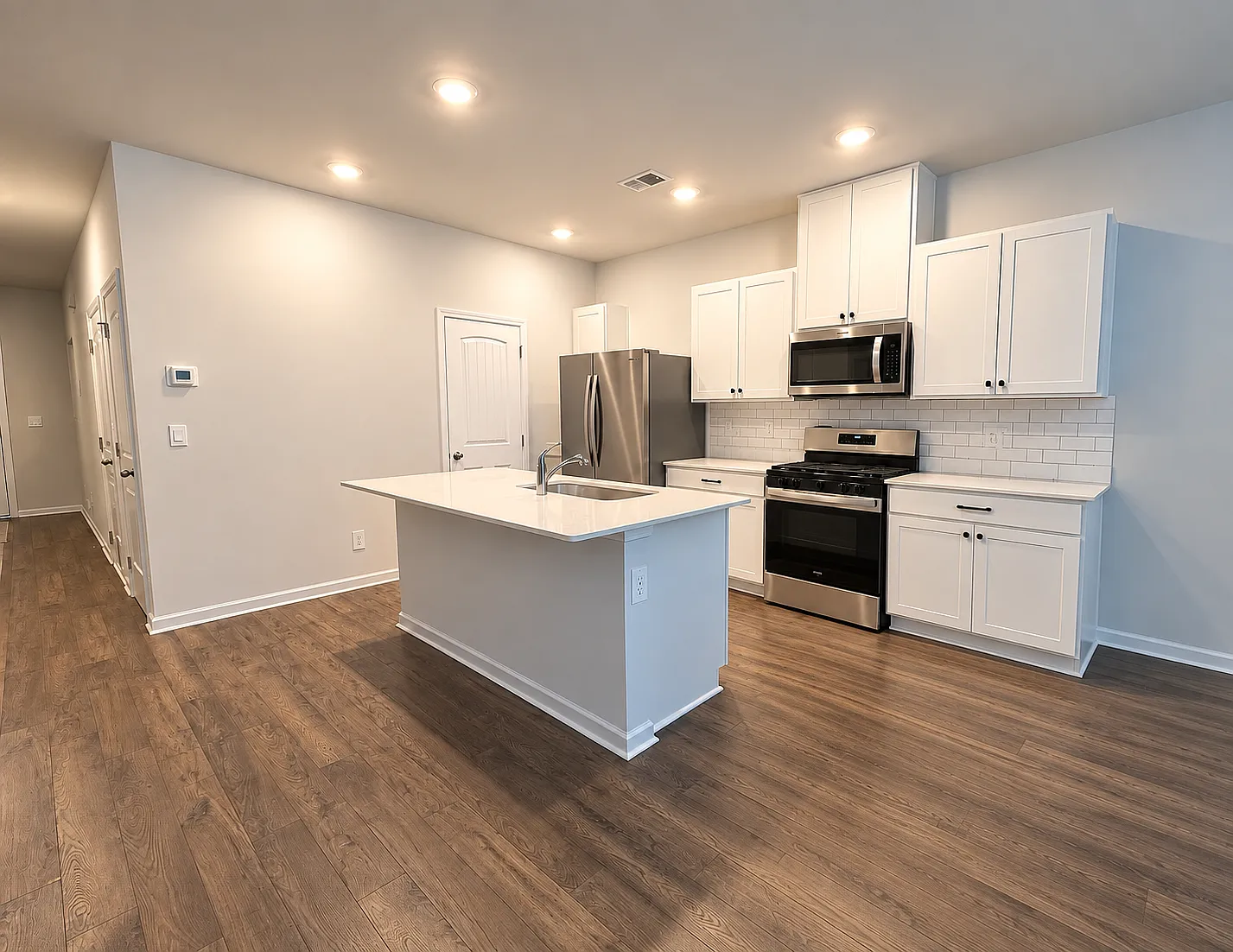 3 bed, 1481 sqft, $1,872 — Photo 4