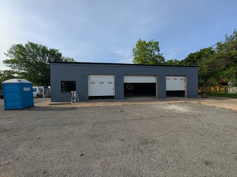 430 E Brockett St — Photo 18