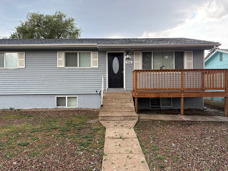 906 Arrawanna St — Photo 1