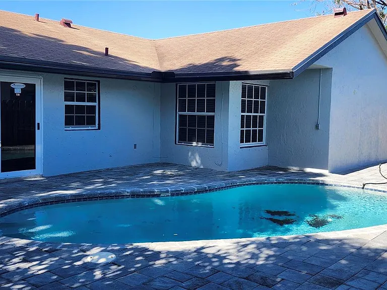 8120 SW 4th Ct — Photo 6