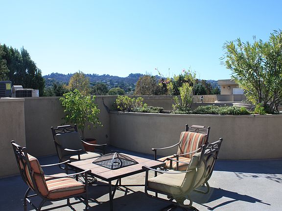 5th image of 12712 Moorpark St APT 202