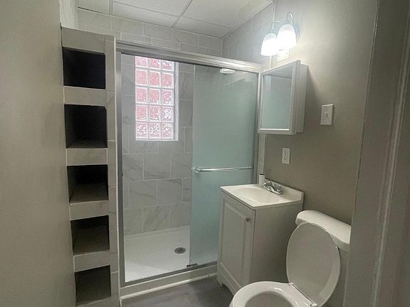 4th image of 427 Rosemont Ave #4