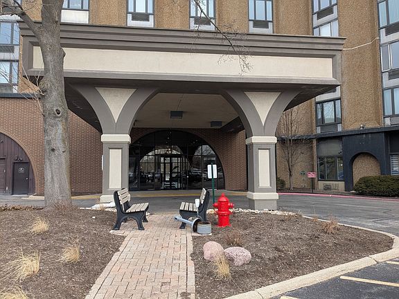 2nd image of 1 Renaissance Pl Unit 408