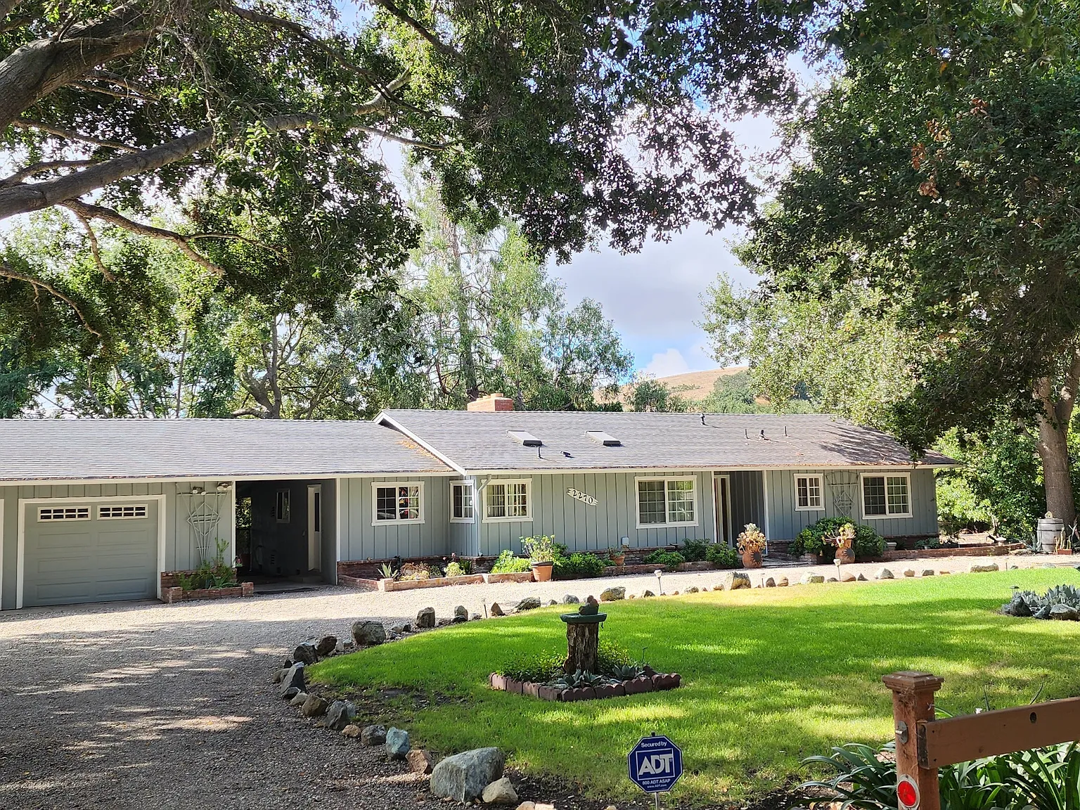 3 bed, 2.5 bath, 2038 sqft, $6,600 — Photo 1