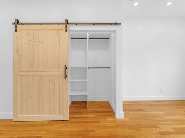 33-15 30th Avenue image 7 of 8