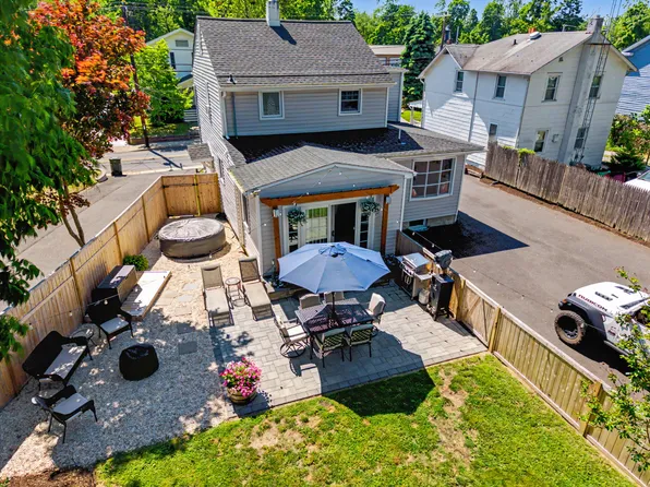 14 Asbury Ave, Farmingdale, NJ 07727