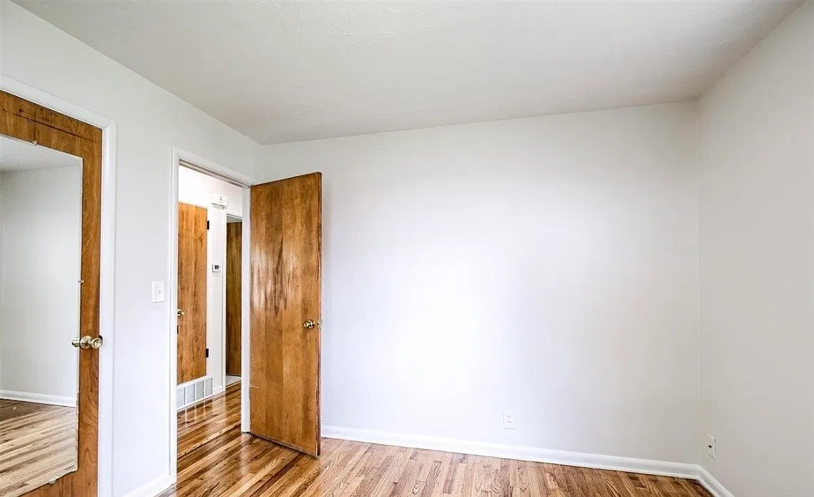 2 bed, 900 sqft, $1,900 — Photo 4